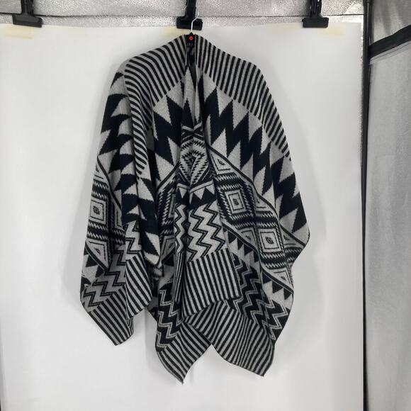 Akira Southwest Black Gray Print Western Poncho One Size Women’s Aztec - Picture 2 of 7